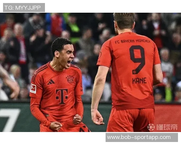 穆勒回归拜仁主场观看比赛坐赫内斯专属座位引发球迷热议