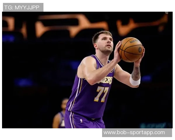 东契奇27岁前创下83次三双佳绩历史排名第四仅次于大O约基奇和魔术师