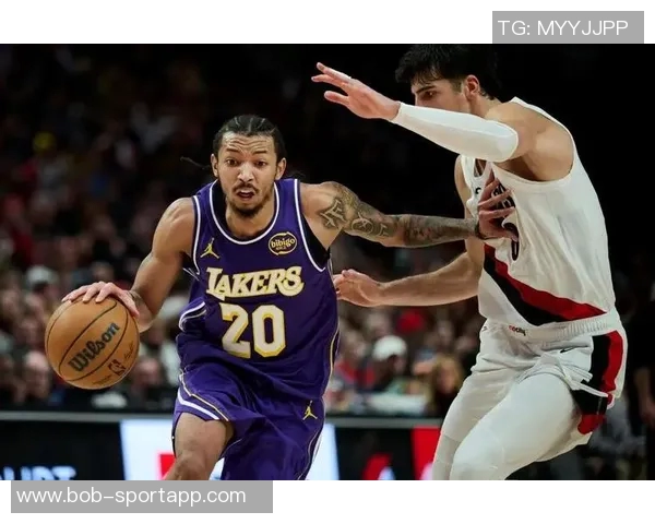 湖人阵容捉襟见肘仅剩十人出战背靠背对抗开拓者三名双向合同球员参战 湖人阵容捉襟见肘仅剩十人出战背靠背对抗开拓者三名双向合同球员参战