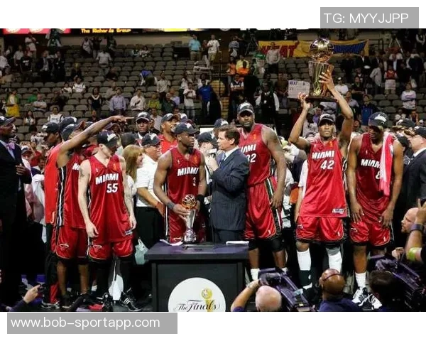 韦德揭秘奥尼尔当年欲抢先科比夺冠背后的故事与湖人会议内幕