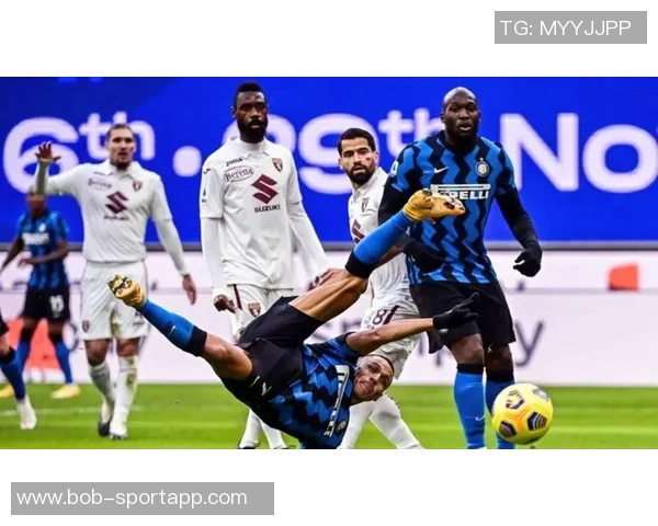 法国队球探现场考察国米前锋博尼关注罗马对国米的精彩对决 法国队球探现场考察国米前锋博尼关注罗马对国米的精彩对决