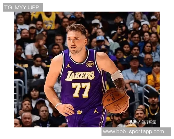 东契奇无奈摊手斯玛特遭大帽瞬间引发全场惊呼