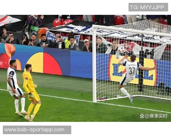 24岁范德芬边路狂飙如入无人之境展现中卫惊人速度与技术