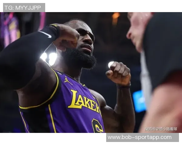 老詹与浓眉赛后同游游戏博主晒合影称赞詹姆斯为篮球之神