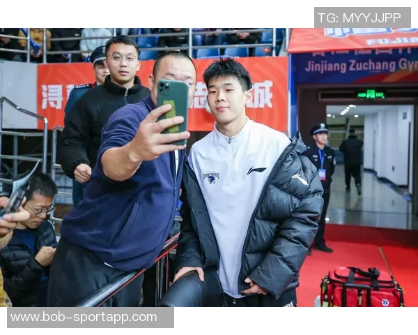 俄勒冈主场热情洋溢林葳球迷与同曦球迷齐聚一堂