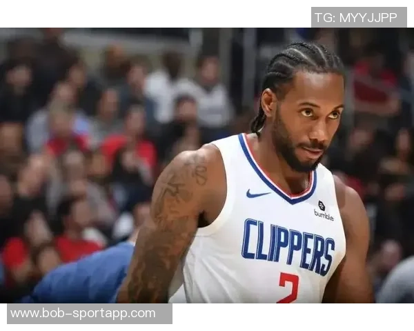 莱昂纳德赛后更衣室拒绝采访引发媒体热议与球迷关注