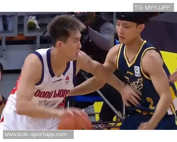 快船季前赛对阵广州龙狮比尔因膝伤缺席其他球员全力出战